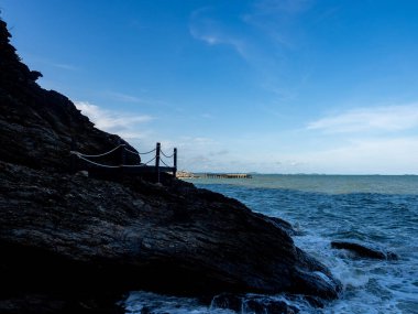 Rayong, Tayland - Haziran 2019 Rocky plajı, Khao Laem Ya Milli Parkı.