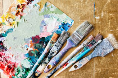 Fırçalar paleti yaratıcı arka planda. Renkli öğesi.