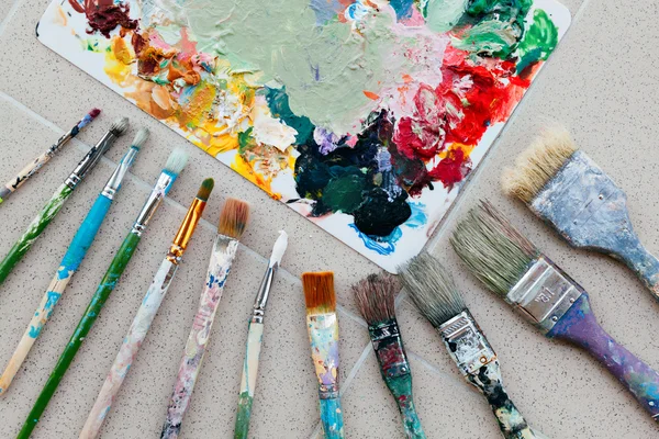 Brushes with palette in the creative background. Colorful element. — Stock Photo, Image