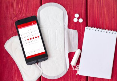 Menstruasyon şeyler ve takvim smartphone cep telefonu ile