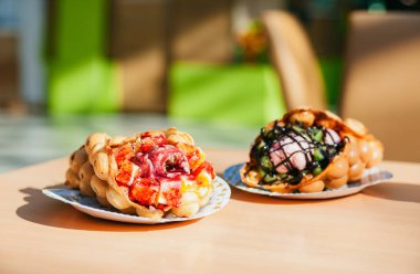 Hong Kong waffle bir plaka üzerinde