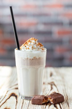 Muzlu süt ve şeker