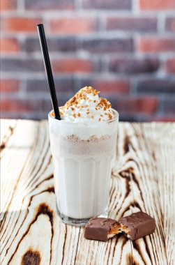 Muzlu süt ve şeker