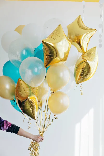 Ballon grup tutan el