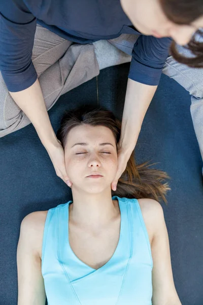 Psikoterapi ile vücut teması iletken kırpma kadın