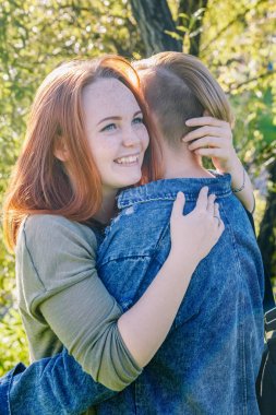 Öpüşmek için alternatif çift olduğunu