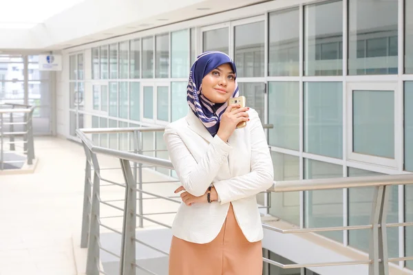 Asian Muslim woman headscarf looking thinking wondering — Stock Photo, Image