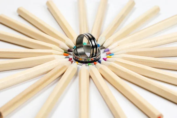 Holzfarbe Bleistift Hochzeitsband — Stockfoto