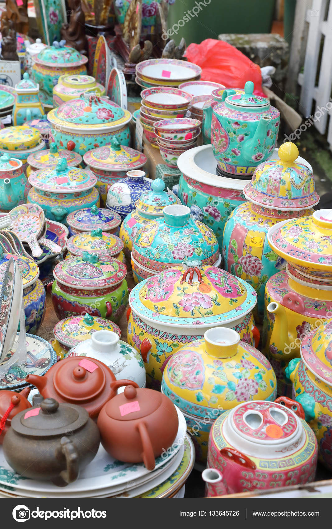 Antique Chinese Pottery — Stock Photo © oqba 133645726