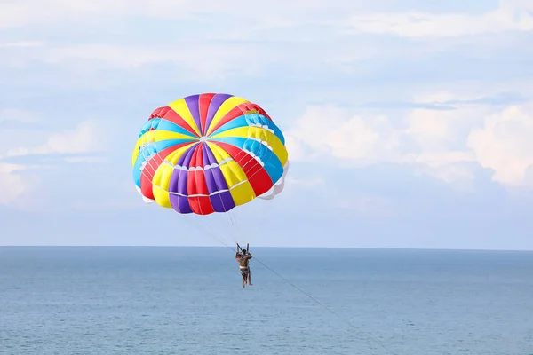 滑翔伞降落伞自由飞翔 — 图库照片