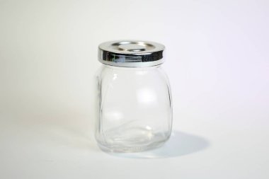 Küçük saydam cam kavanoz 