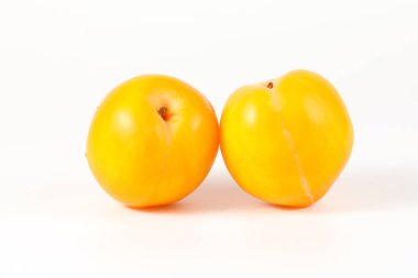 Taze olgun Erik meyve