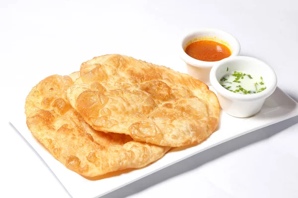 Derin kızarmış Puri Luchi