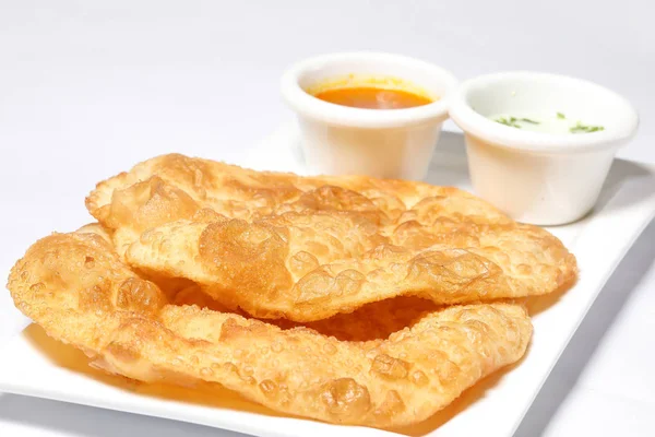 Derin kızarmış Puri Luchi