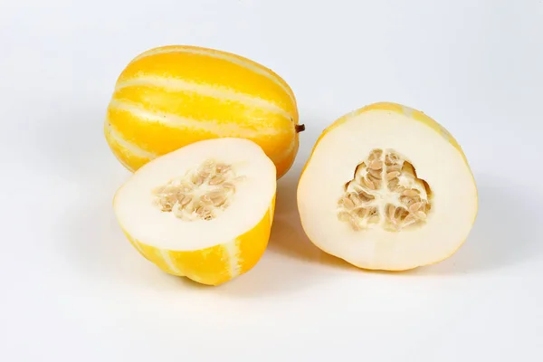 Kleine süße gelbe Melone — Stockfoto