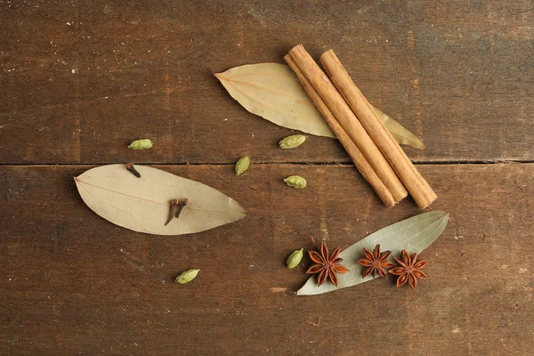 Seylan tarçın kakule karanfil Defne yaprağı mix baharat   