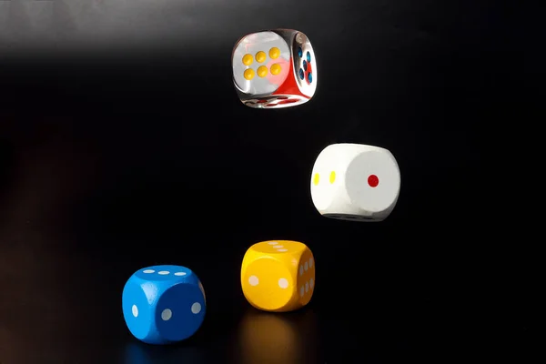 Dados coloridos de jogos de azar — Fotografia de Stock