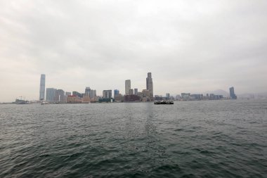 Kowloon Hong Kong'dan bulutlu puslu kış görünümü  