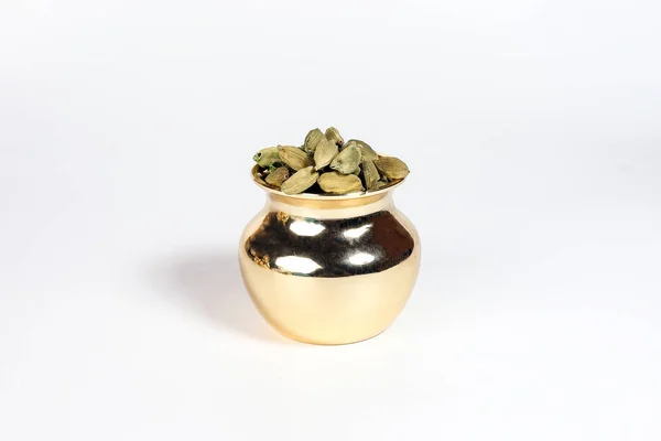 Cardamom  spice in shiny metal pot — Stock Photo, Image