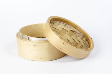 Tahta bambu Dim Sum Buharlı Buharlı beyaz arka plan 