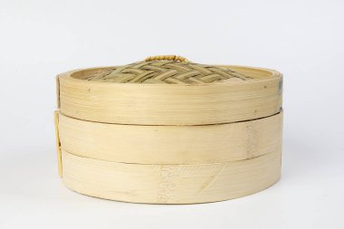 Tahta bambu Dim Sum Buharlı Buharlı beyaz arka plan 