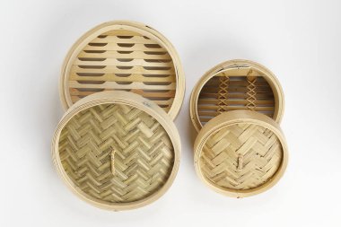 Tahta bambu Dim Sum Buharlı Buharlı beyaz arka plan 