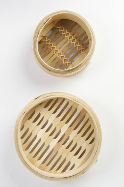 Tahta bambu Dim Sum Buharlı Buharlı beyaz arka plan 