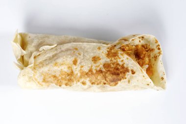 Derin arkadaş çıtır tavuk, peynirli tortilla rulosu.