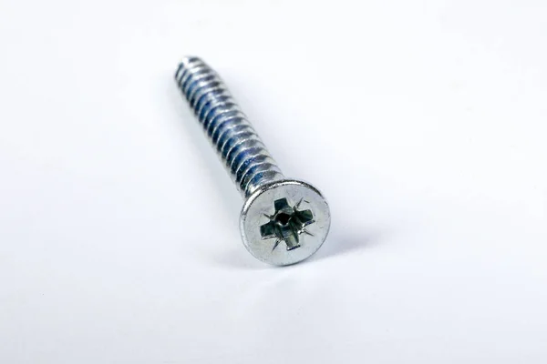 Enchufe de tornillo de metal sobre fondo blanco — Foto de Stock