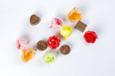 Çikolatalı yer mantarı yenilebilir kağıt gül çiçeği pasta süslemesi