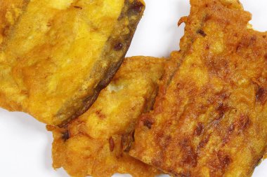 Kızarmış brinjal patlıcanı ezmeye başladı. 