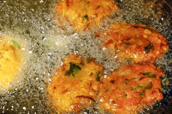 Piaju pakora pakoda pakodi fakkura bhajiya bhajji ponako oignon l — Photo