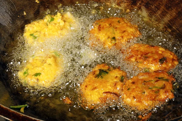 Piaju pakora pakoda pakodi fakkura bhajiya bhajji ponako onion l — Stock Photo, Image