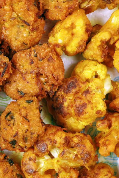 Slitna friterade blomkål pakora piaju — Stockfoto