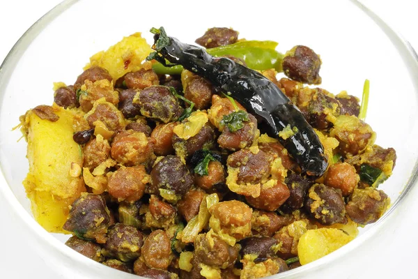 Grão-de-bico preto chola picante curry frito bhuna ghugni — Fotografia de Stock