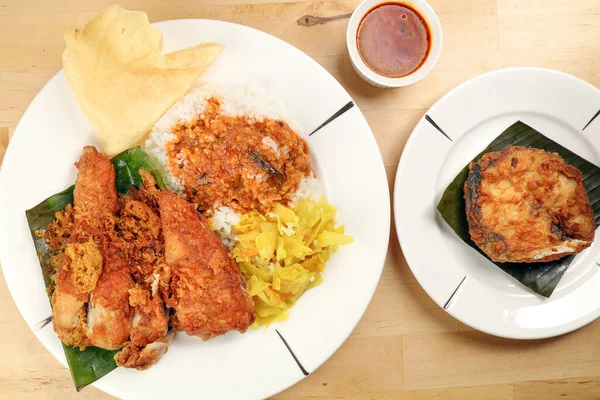 Makanan Tradisional Malaysia Makanan India Daging Sayur Kubis Nasi Putih — Stok Foto
