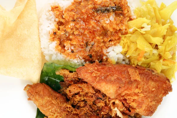 Perinteinen Malesialainen Ruoka Valkoinen Riisi Kaali Vihannes Liha Uppopaistettu Hienonnettu — kuvapankkivalokuva