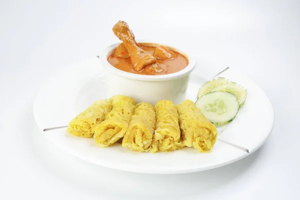 Aperitivo Tradicional Malayo Roti Jala Servido Con Pollo Curry Con —  Fotos de Stock