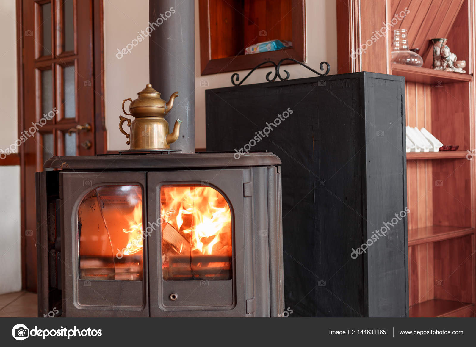 Kettle on the fireplace in the house — Stock Photo ©