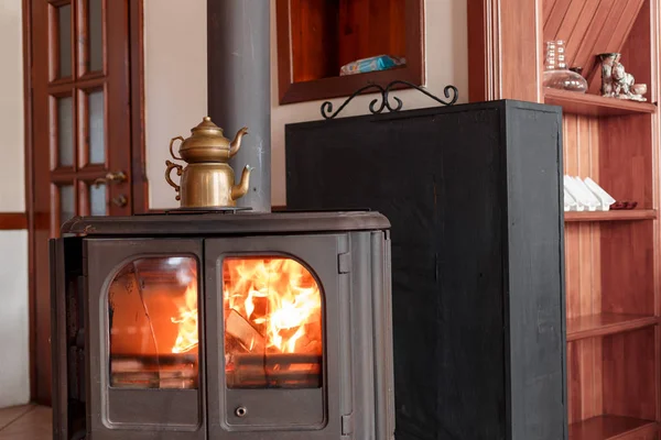 Evin içinde şömine su ısıtıcısı