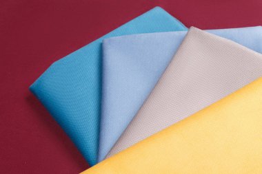 Kumaş düzgünce katlanmış, desig için farklı desenleri ile ortaya konulan