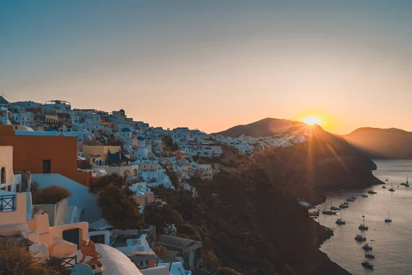 Santorini nascer do sol em Oia Grécia — Fotografia de Stock