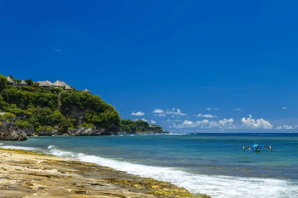 Praia de Bingin em Bali Indonésia - fundo de férias natureza — Fotografia de Stock