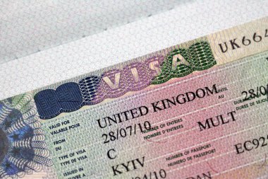 Pasaportta İngiliz vize etiketi