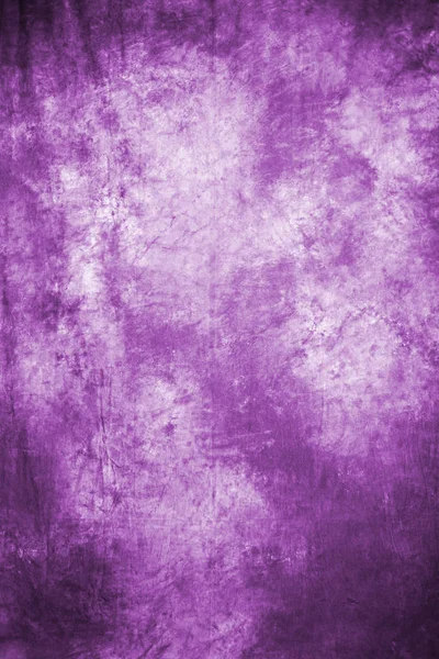 De artistieke achtergrond paarse stof met gesimuleerde wazig inkt. — Stockfoto