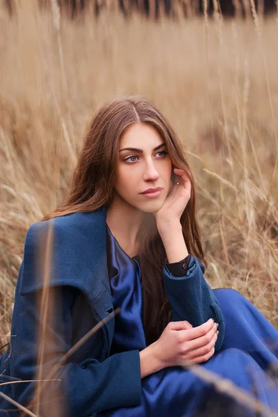 Gothic girl in the field — Stock Photo, Image