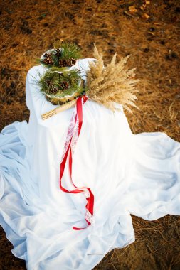 çam ormanı içinde tablo