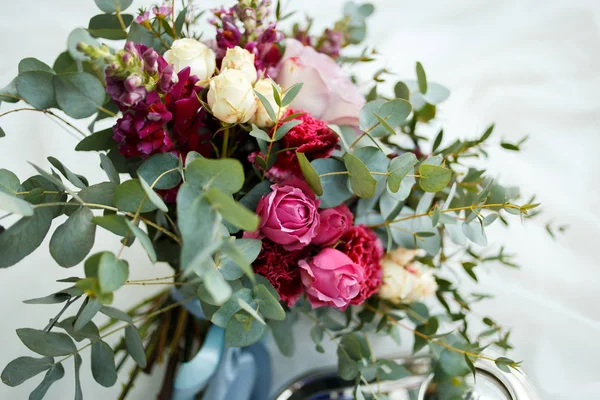 Весільний букет образотворчого мистецтва з евкаліптом і трояндою — стокове фото