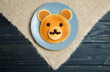 Çocuk gözleme kahvaltı ayılar şeklinde