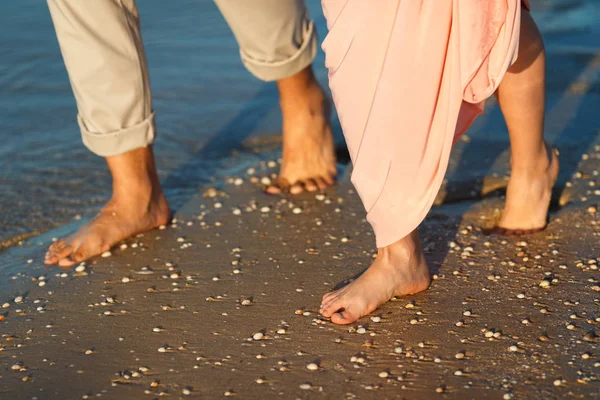 Jambes sur la plage. Spa des pieds . — Photo